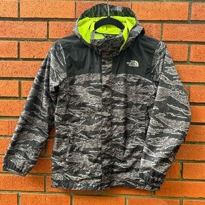 NORTH FACE Hyvent Snowboard/Ski Jacket, Youth M (10-12)